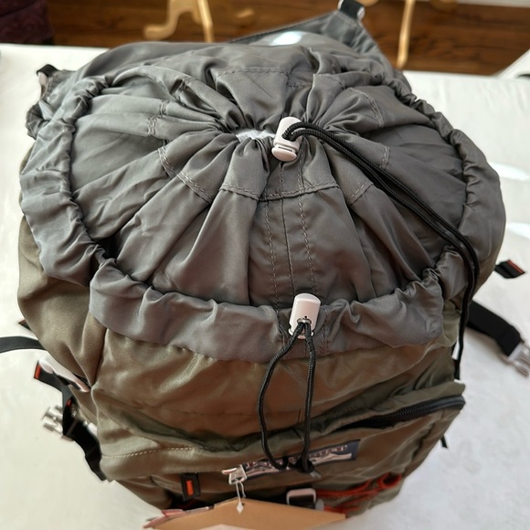 JanSport GRIZZLY BEAR 63 - New Cilantro Grn - Picture 8 of 16